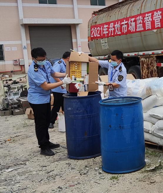 產(chǎn)品銷毀|強監(jiān)管嚴(yán)執(zhí)法!丹灶集中銷毀3000多件罰沒物品 產(chǎn)品銷毀|強監(jiān)管嚴(yán)執(zhí)法!丹灶集中銷毀3000多件罰沒物品